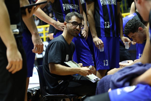 Pinheiros busca vitória contra São José no Paulista de Basquete