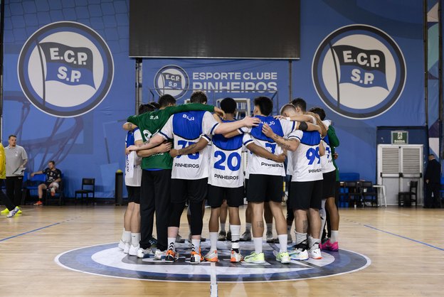 Pinheiros estreia no Mundial de Clubes com derrota para o Barcelona