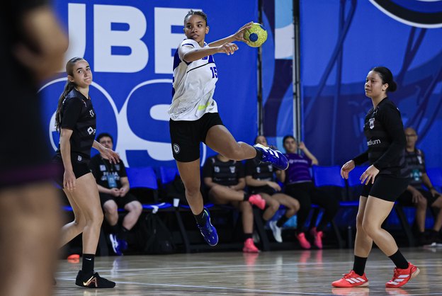 Pinheiros vence Blumenau e se aproxima do Final Four