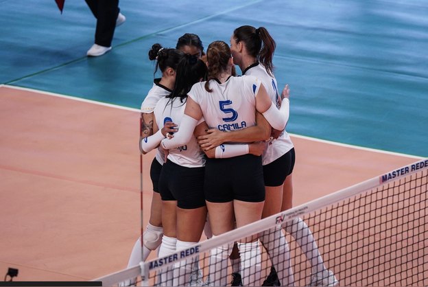 Pinheiros vence Osasco em estreia no Paulista de Vôlei