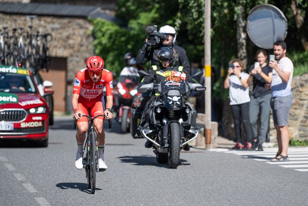 Pogačar brilha na Vuelta a España com vitória impressionante