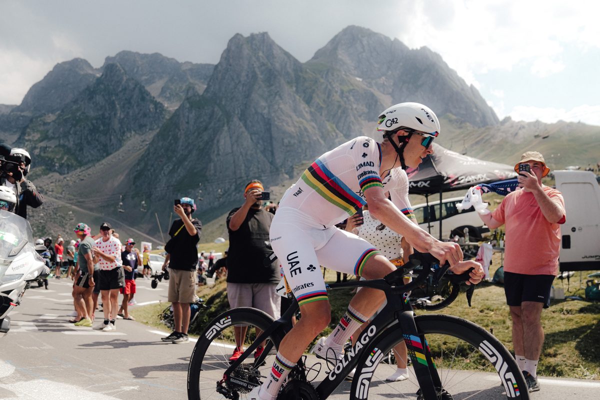 Pogacar brilha nos Pirineus e conquista a camisa amarela no Tour de France