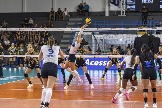 Praia Clube vence Pinheiros na estreia da Superliga 26/27