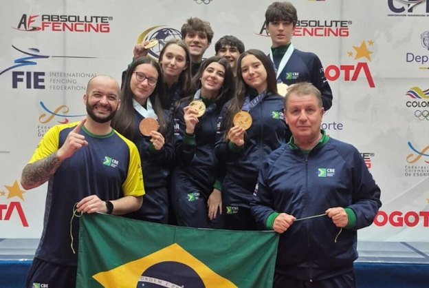 Sabre brasileiro fecha Copa do Mundo Juvenil de Bogotá com dois ouros por equipes