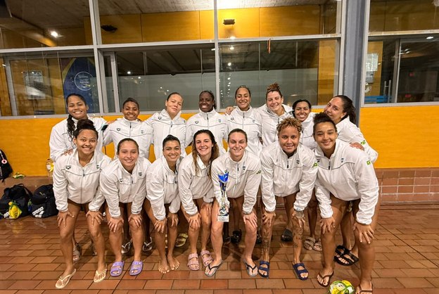 Seleção feminina finaliza treinamento em Barcelona