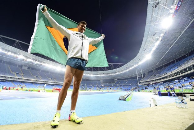 Thiago Braz celebra 10 anos do ouro olímpico