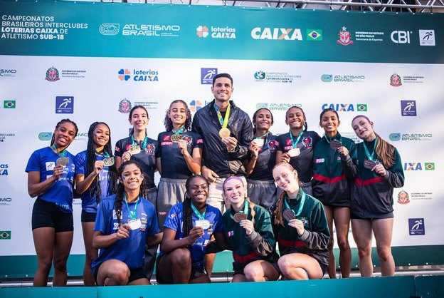 Thiago Braz inspira jovens no Ibirapuera com medalha olímpica