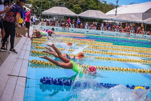 Troféu União das Águas reúne 456 jovens nadadores em Recife