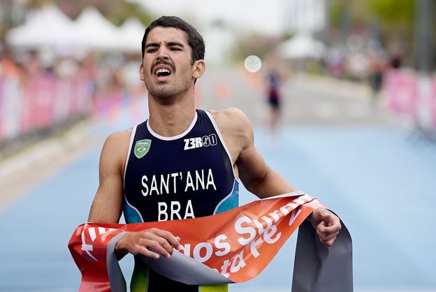 Vinícius Sant’Anna brilha no triatlo e garante ouro para o Brasil