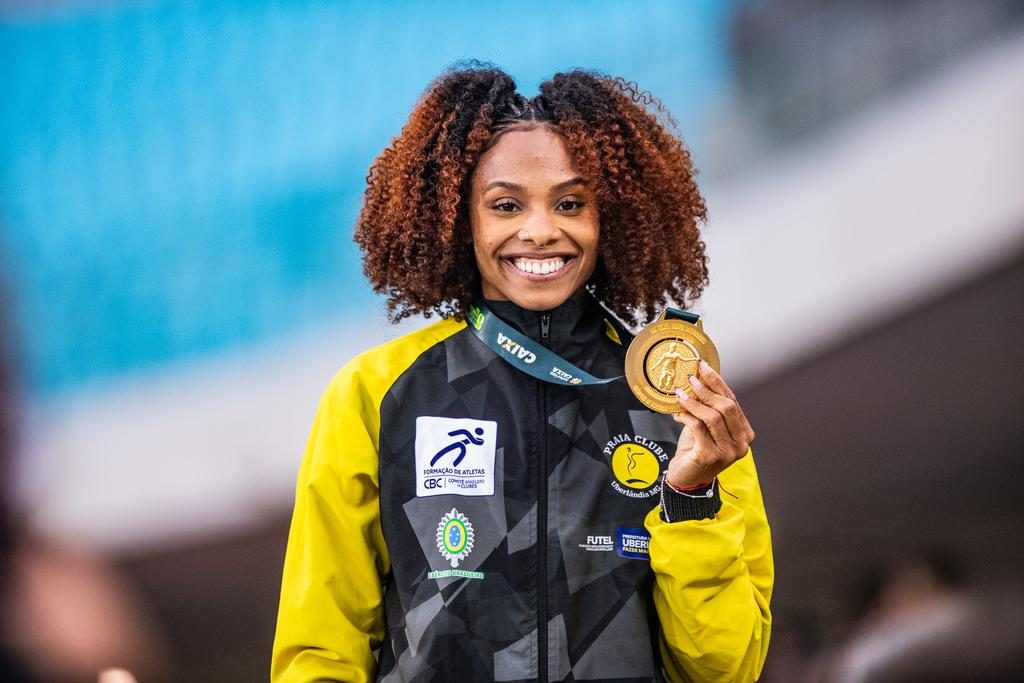 Vitória Sena conquista primeiro título no Troféu Brasil