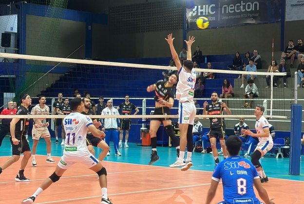Vôlei Mania Itaqua comemora a primeira vitória no Campeonato Paulista Masculino