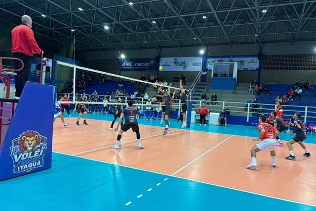Vôlei Mania Itaquá vence Praia Grande e avança na classificação