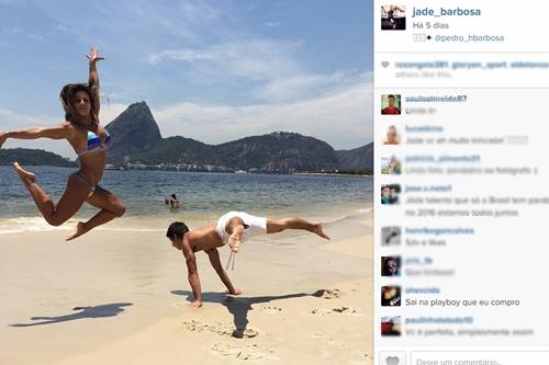 Jade e seu irmão, Pedro Barbosa; ao lado, o comentário ousado de um de seus fãs / Foto: Reprodução / Instagram