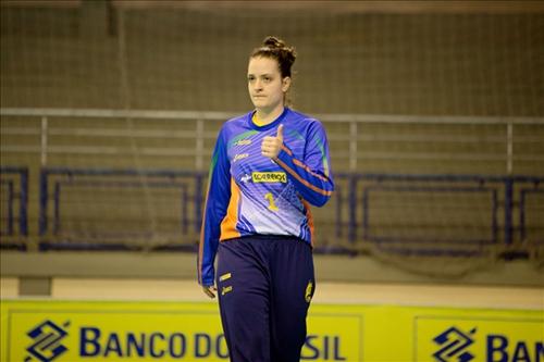 Gabriela Moreschi está entre as melhores goleiras / Foto: CBHb / Divulgação