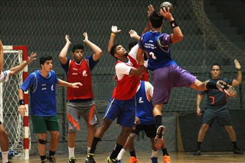 Atletas participam de jogos e treinamentos / Foto: Divulgação / CBHb