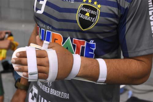 Handebol - Denys Barros sofre lesão na mão e fica fora do Mundial de Clubes