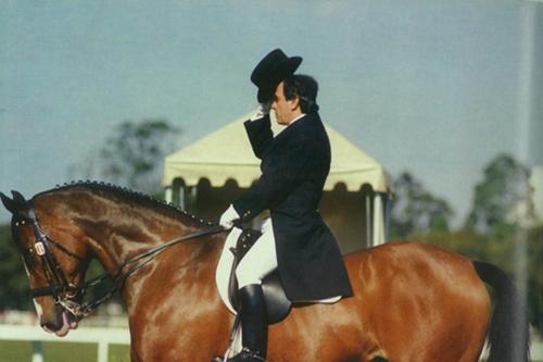 Jorge com seu cavalo Wout que lhe deu inúmeras conquistas e ajudou a levar até o mais alto nível de competição