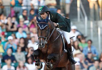 Rodrigo Pessoa, melhor cavaleiro brasileiro de todos os tempos, em clique espetacular na grande final nos Jogos Equestres Mundiais 2010 / Foto: FEI