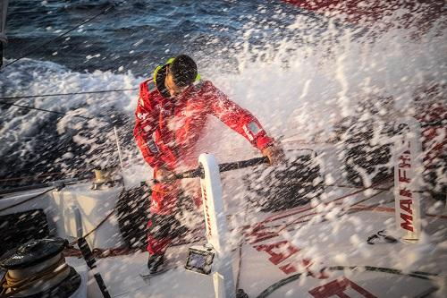 Dongfeng Race Team e team AkzoNobel começam a ver os frutos da escolha feita na véspera e ampliam vantagem/ Foto: Ugo Fonolla/Volvo Ocean Race