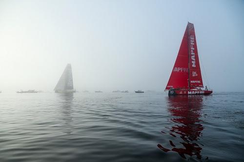 Time espanhol se aproveita de decisões erradas dos adversários Brunel e Dongfeng / Foto: Jesus Renedo/Volvo Ocean Race