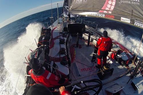 Após mais de 10 mil quilômetros velejados, Puma se torna líder da Volvo Ocean Race / Foto: Amory Ross / PUMA Ocean Racing
