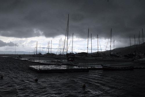 Tempestade em Ilhabela atrasou a largada / Foto: Aline Bassi / Balaio 