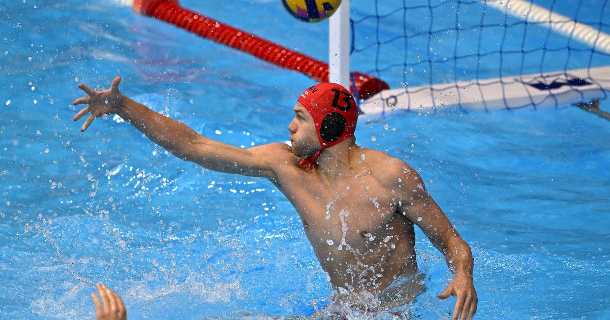 Felipe Perrone visita o bolsista da World Aquatics Brody McKnight em Marselha