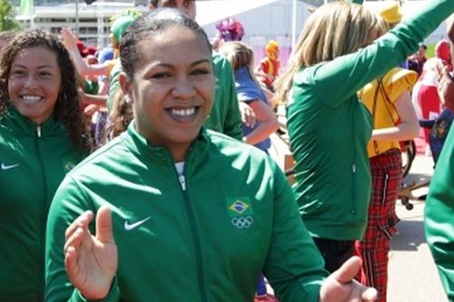 Jaqueline Ferreira traz novamente o levantamento de peso aos Jogos Olímpicos / Foto: Daniel Ramalho / AGIF / COB