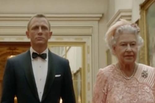 James Bond e a Rainha Elizabeth II: grande surpresa da noite / Foto: Divulgação / COI