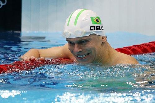 Nadador brasileiro garante o quinto melhor tempo das semifinais e agora tenta baixar dos 48s/ Foto: Satiro Sodré