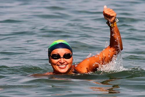 Poliana Okimoto disputa a maratona aquática em água doce no Hyde Park/ Foto: Divulgação