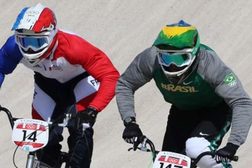 Ciclista do BMX sofreu acidente, machucou o ombro e está fora dos Jogos Olímpicos/ Foto: Valterci Santos/AGIF/COB
