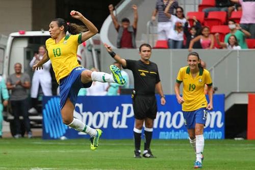 Marta, que já conquistou por cinco vezes a Bola de Ouro da FIFA, afirmou que a Seleção Feminina vai priorizar a Copa do Mundo 2015 e, depois, os Jogos Rio 2016 / Foto: Divulgação GDF