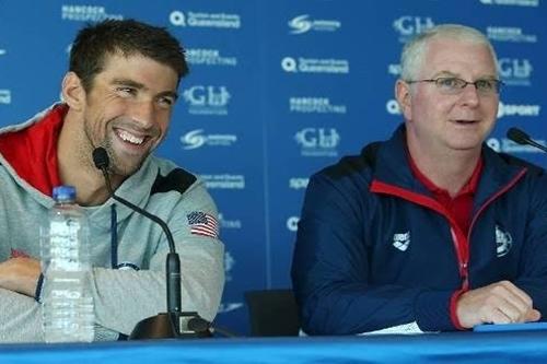 Phelps posa com seu técnico, Bob Bowman, agora comandante da seleção americana de natação na Rio 2016 / Foto: Getty Images