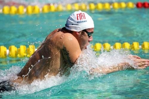 Antes da pausa para as férias, nadador vence os 100 m medley e ajuda o Minas Tênis Clube no evento disputado em piscina curta / Foto: Flávio Perez/OnboardSports