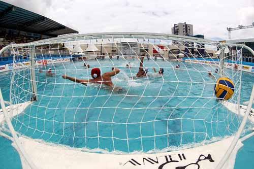 O polo aquático masculino do Brasil manteve sua invencibilidade ao derrotar a Colômbia por 16 a 7 / Foto: Satiro Sodré/AGIF