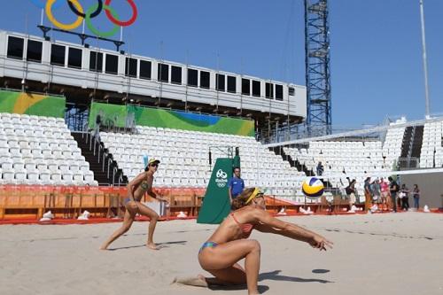 Dupla brasileira do vôlei de praia elogia a Arena montada em Copacabana / Foto: Saulo Cruz/Exemplus/COB