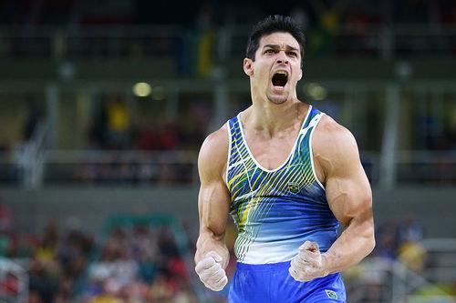 Chico Barreto comemora após sua apresentação: ginasta é finalista da barra horizontal / Foto: Alex Livesey / Getty Images