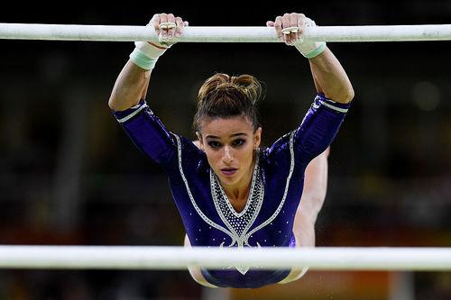 Jade Barbosa nas barras assimétricas / Foto: David Ramo / Getty Images