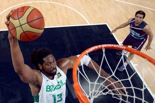 O pivô Nenê foi convocado para representar o Brasil nos Jogos Olímpicos pela segunda vez / Foto: Getty Images