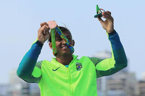 Brasileiro ganha sua segunda medalha na Rio 2016 / Foto: Mike Ehrmann / Getty Images