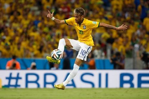 Neymar emocionou o público na Copa do Mundo 2014, antes da lesão nas quartas de final que encerrou sua participação / Foto: Gabriel Rossi / Getty Images