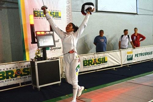  Atleta compete na categoria espada / Foto: Divulgação
