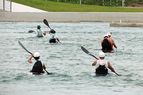 Atletas treinam em área de descanso do circuito de slalom de Deodoro / Foto: Esporte Alternativo