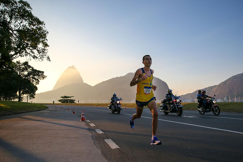 Marílson Gomes dos Santos briga por ouro na maratona Rio 2016 / Foto: Buda Mendes/Getty Images