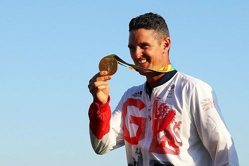 Justin Rose, que acertou buraco com apenas uma tacada, ganhou o ouro no retorno do esporte aos Jogos Olímpicos / Foto: Scott Halleran/Getty Images