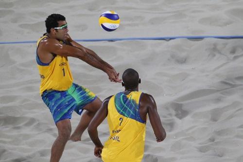 Dupla brasileira do vôlei de praia foi superada pelos cubanos Diaz e Gonzalez / Foto: Saulo Cruz/Exemplus/COB