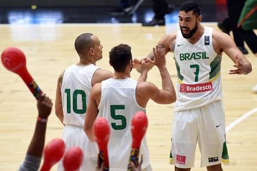 Em quadra, Brasil e Lituânia fizeram um jogo bastante disputado / Foto: Gaspar Nóbrega/Inovafoto/Bradesco