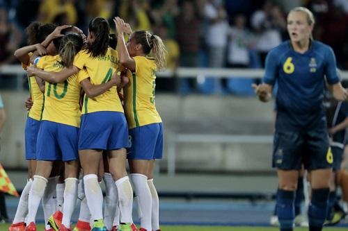 Após marcar três na estreia contra as chinesas, Brasil faz cinco nas suecas / Foto: Alexandre Loureiro/Exemplus/COB