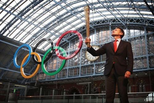 A tocha olímpica cruzará a Grã-Bretanha e a Irlanda entre maio e julho / Foto: Getty Images
